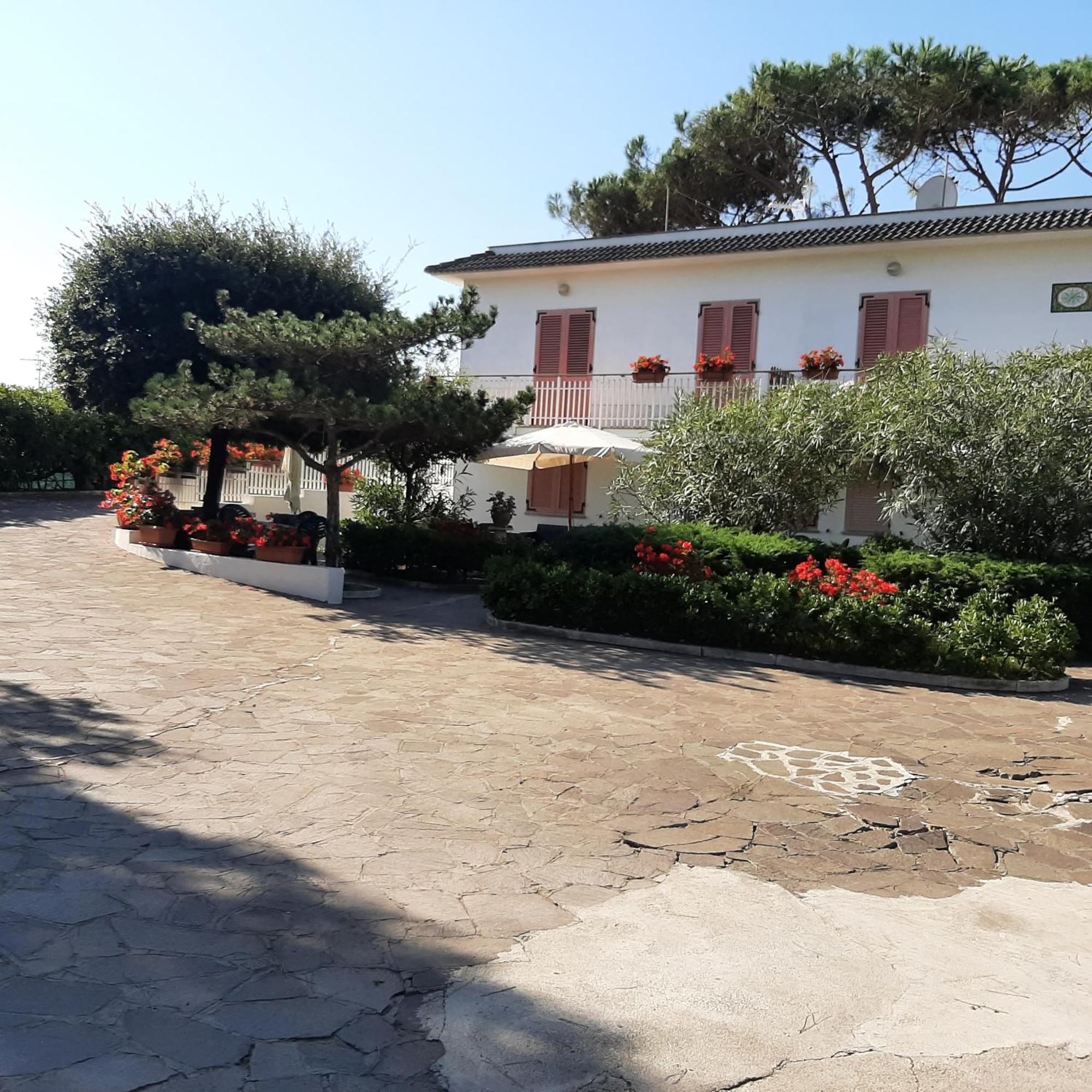 Appartamento In Villa Valentini, Fronte Mare, Giardino E Parcheggio Privato, Wifi, Dotato Di Tutti I Confort, Nel Golfo Di Gaeta Minturno Kültér fotó